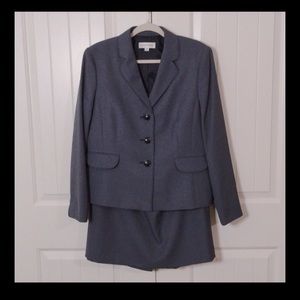 2 Piece Women's Suit (Skirt Suit) Evan-Picone